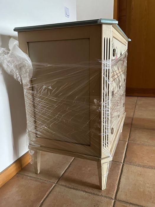 Cómoda com Gavetas Pintadas à Mão