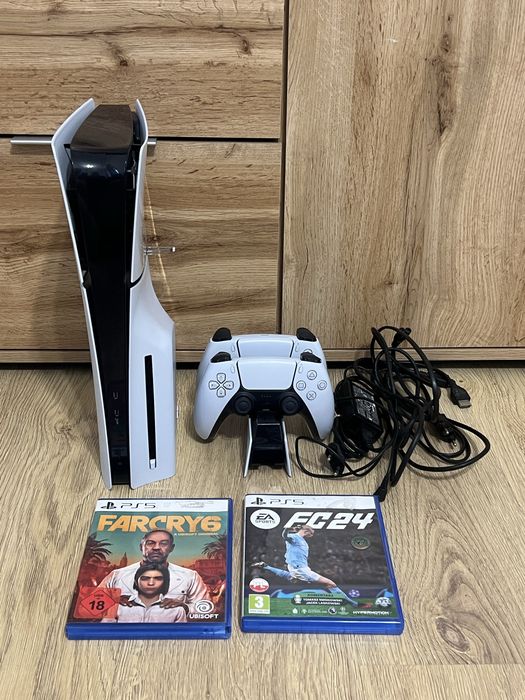 Konsola playstation 5 z napedem + 2 pady + ladowarka + 2 gry