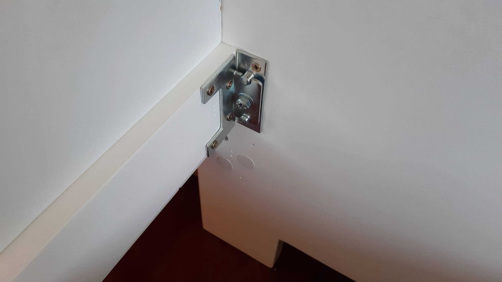 Cama de bebé ajustável, madeira maciça lacada a branco e acrílico, excelente estado