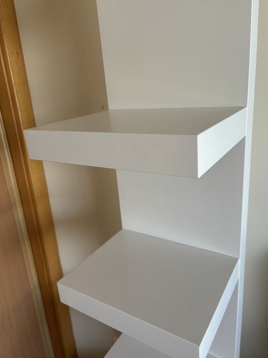 Estante/mesa de cabeceira