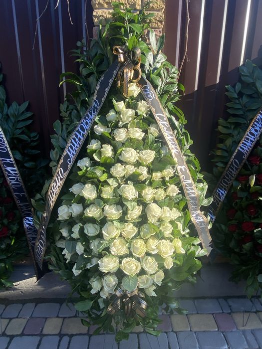 Живі Вінки із живих квітів