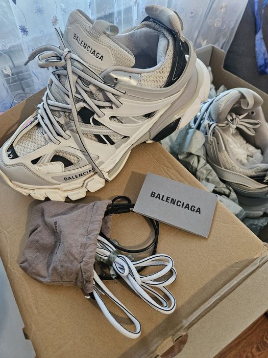 Продам кросівки відомого бренду р. 42. Стан  ідеальний.