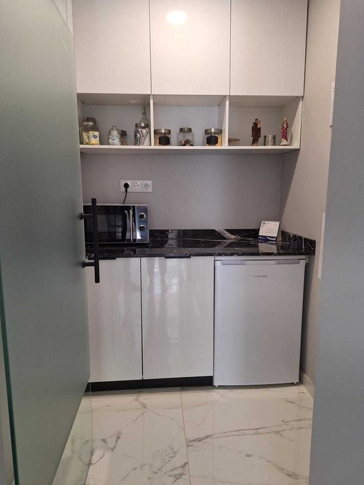 Espaço comercial em rua Bernardim Ribeiro, 134 i