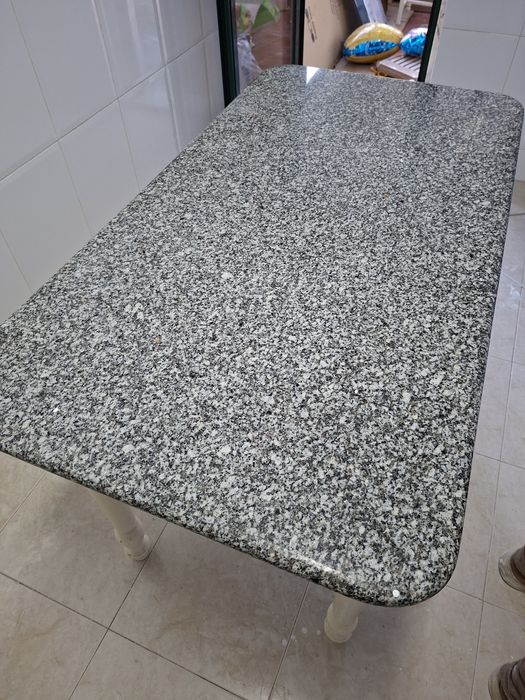 Mesa mármore com cadeiras