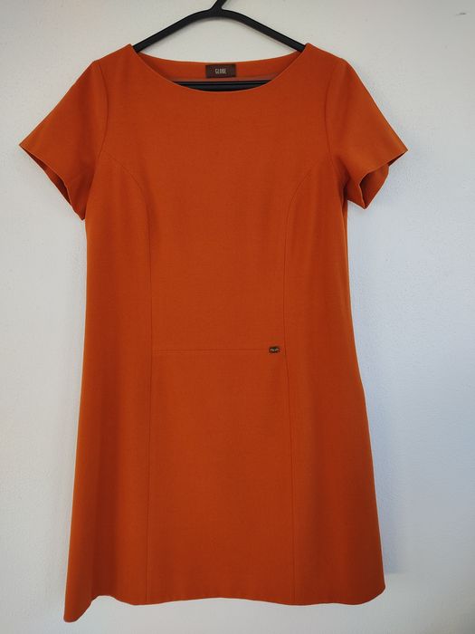 Vestido laranja, Globe