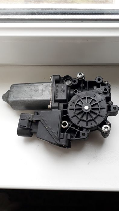 Моторчик скопідйомника Ауді а4 Пассат б5