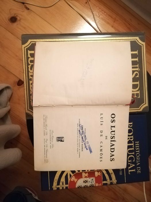 Livros Lusíadas e história Portugal estado novo