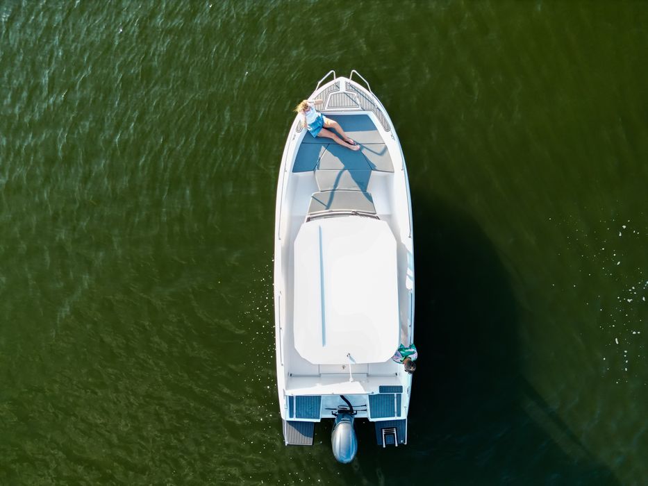 Łódź AM 722 PILOTHOUSE motorowa łódka