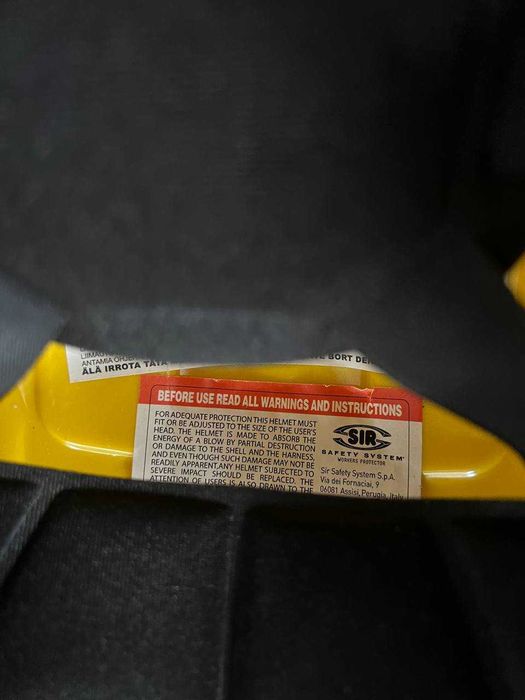 Kask roboczy z mocowaniem