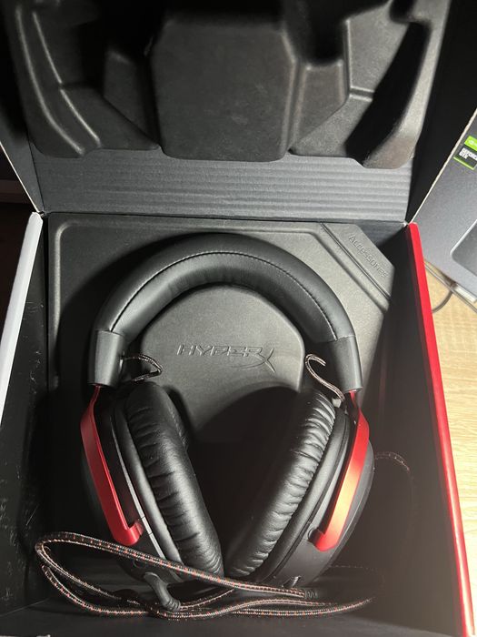 Продам Навушники HyperX Cloud III Black-Red