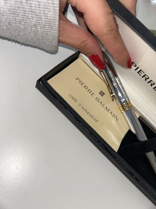 Caneta Pierre Balmain com estojo e certificado