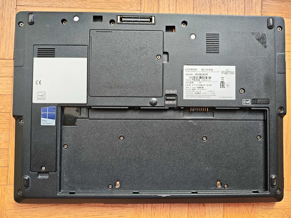 Ноутбук fujitsu lifebook u747 на запчастини або ремонт.