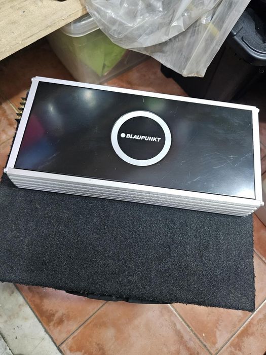 Subwoofer JBL + Amp Blaupunkt GTA