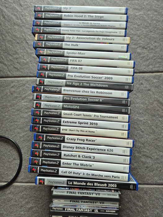 Jogos PS2 e duas PS2