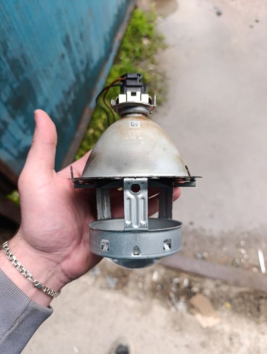 Отражатель линза фары ксенон Skoda Superb 2 С лампочкой