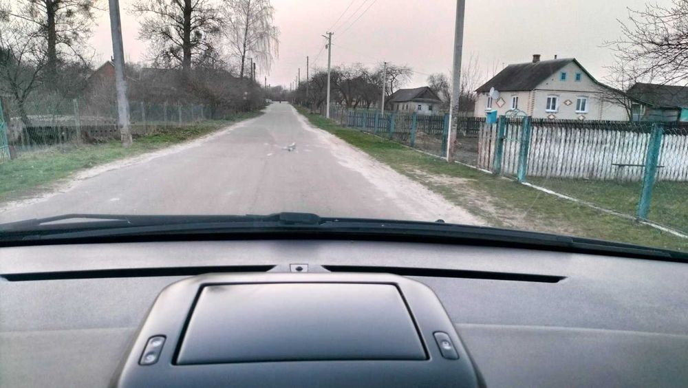 Гарний сімейний автомобіль