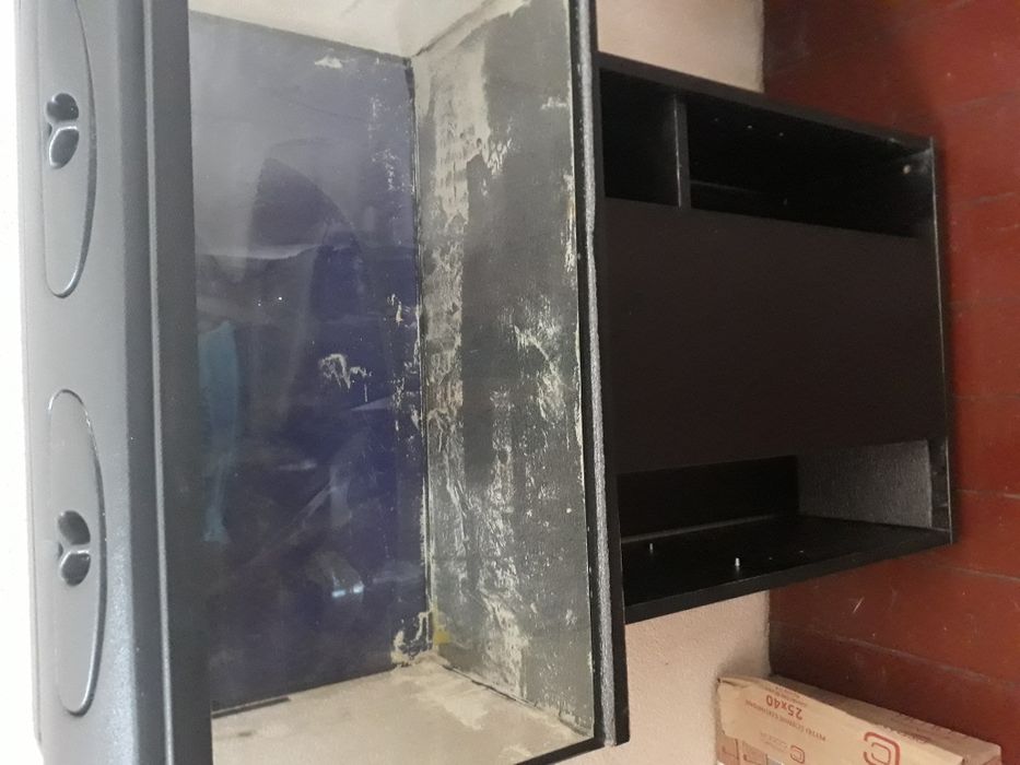 Sprzedam akwaria z szafkami i wyposazeniem