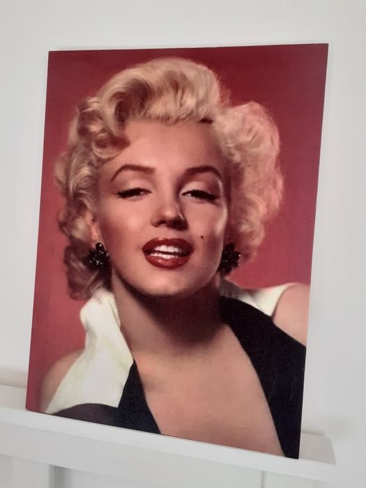 Pósteres com fotos de Nova Iorque, Londres e mapa da UE