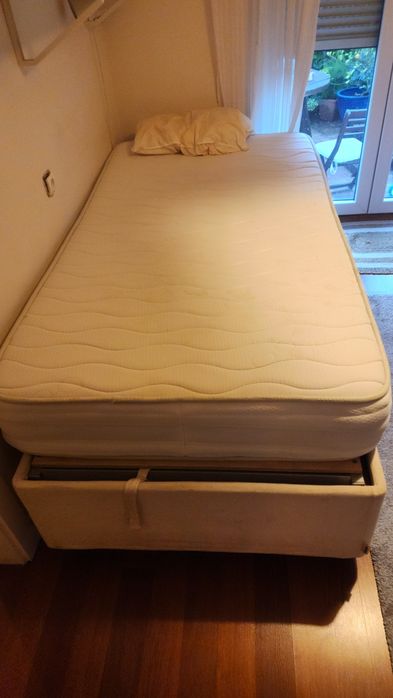 Cama com espaco arrumos + colchão