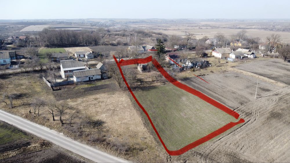 Ділянка  під будівництво з комунікаціями , погрібом та гаражем(!)