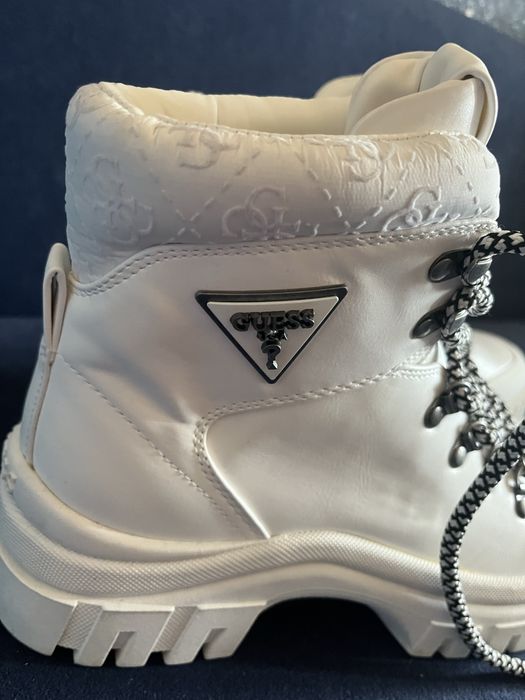Buty zimowe Guess bezowe/biale rozmiar 39