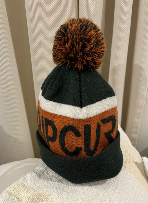 Gorro Ripcurl com pompon verde e laranja