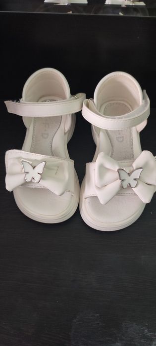 Босоніжки для дівчинки