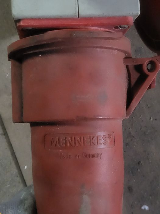 Trójnik 32A-6h/380v IP44