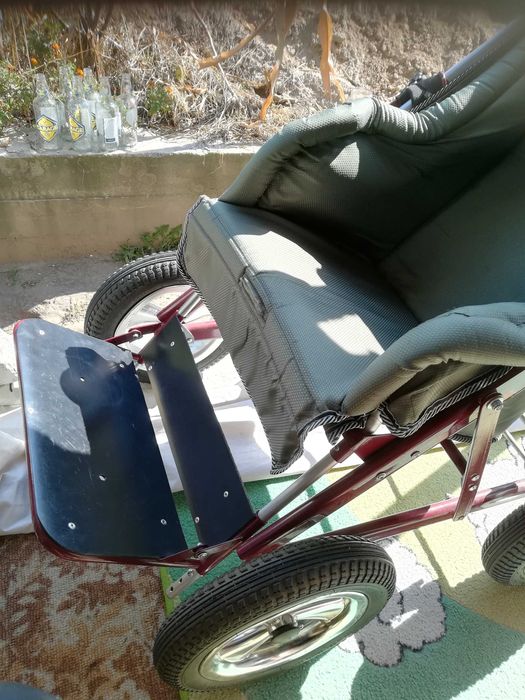 Продам детскую специализированую коляску