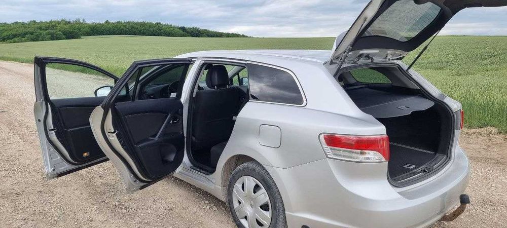 Toyota Avensis Т27 2,0 бензин/газ в доброму стані