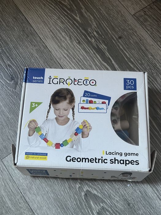 Деревʼяна шнурівка  розвиваючі іграшки