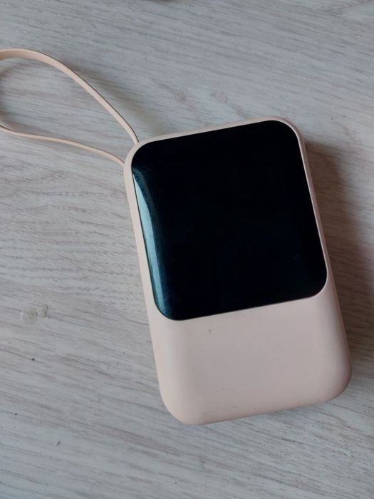 Компактний Power Bank.