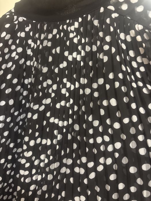 Blusa zara plissada com remate em laço.