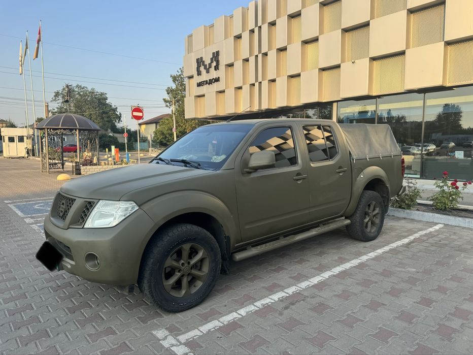 Nissan navara 2.5 MT