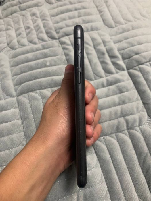 Продам iPhone 11