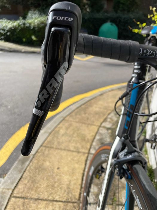 Bicicleta Estrada GT rodas Reynolds carbono M SRAM Force 22 Impecável
