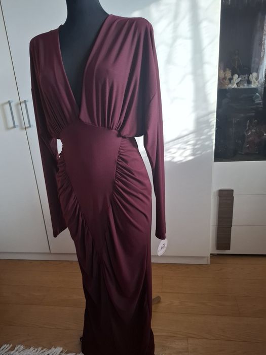 Dluga bordowa sukienka
