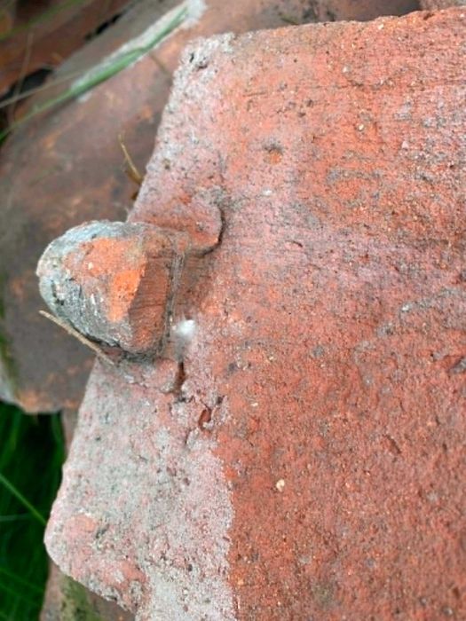 Stara XIX wieczna dachówka karpiówka ogon bobra