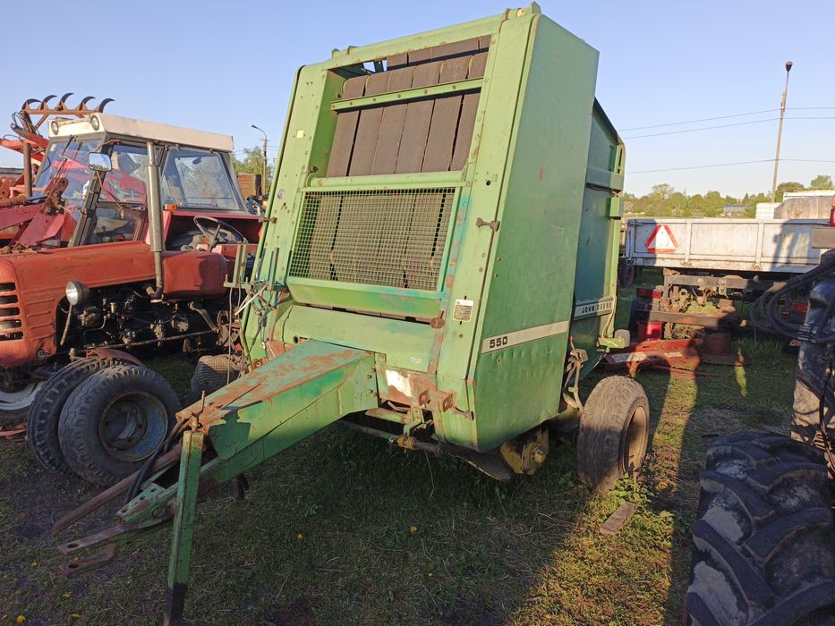 prasa John Deere 550