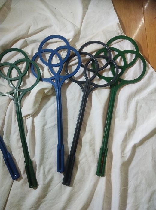 Выбивалка для ковров новая.