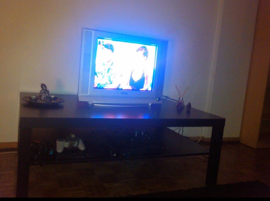 Mesa de TV / mesa de apoio para sala, em bom estado