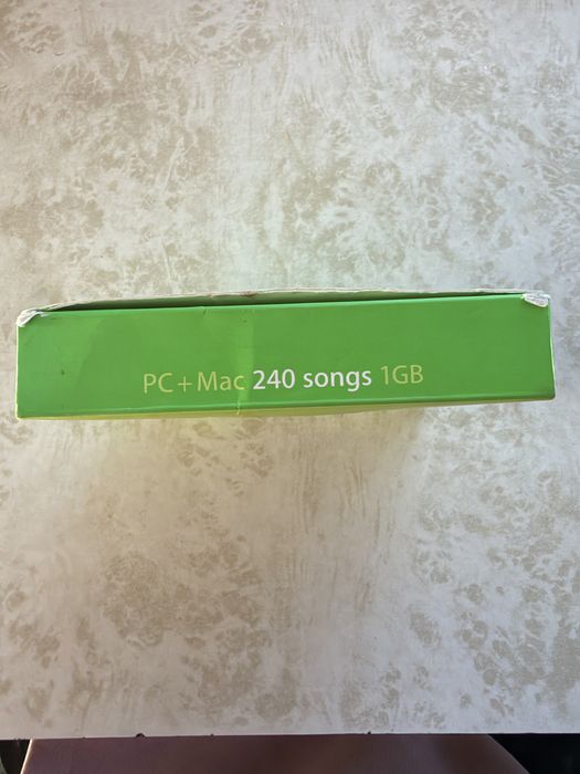 Apple IPod Shuffle  1GB