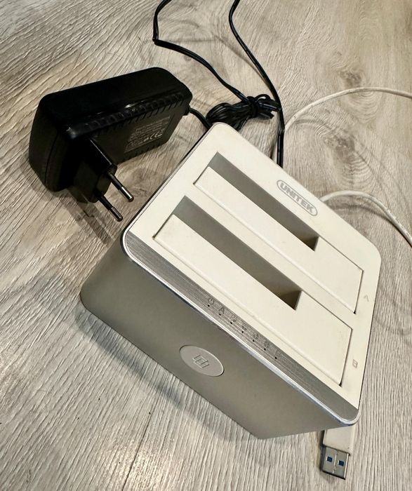 UNITEK Stacja klinująca dyski 2xSATA