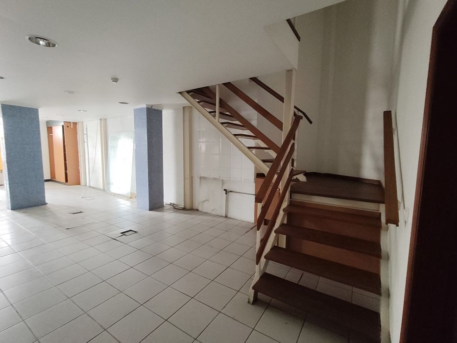 Vende-se ou arrenda-se espaço comercial 200m2