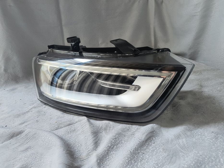 Lampa Xenon prawa Audi Q3 LED DRL Europa reflektor przedni