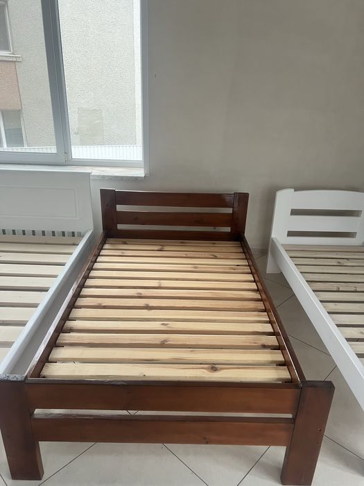 Якісні ліжка із натурального дерева, різного формату та кольору