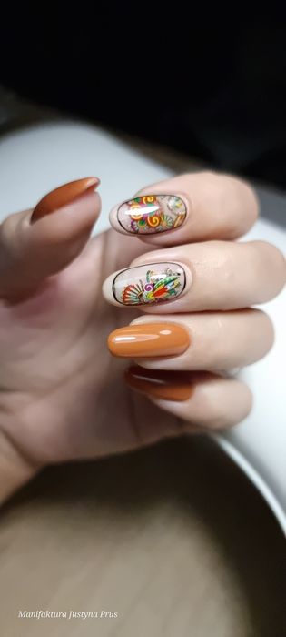 Mobilna stylizacja paznokci żelowych i hybrydowych