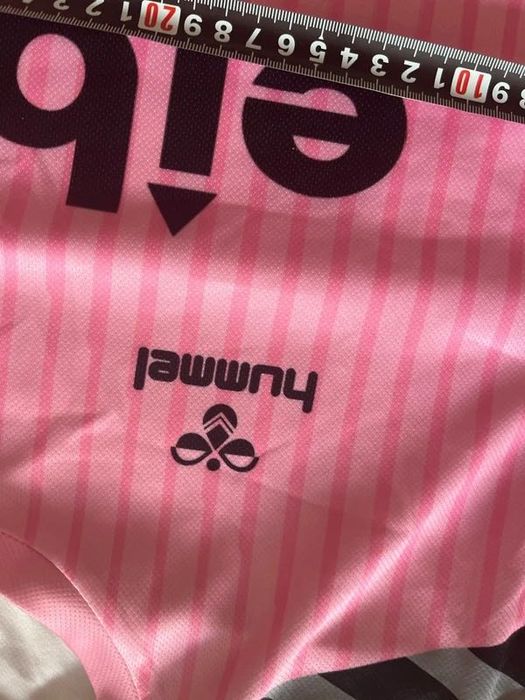 Camisola de futebol inspirada no terceiro equipamento do SD Eibar da época 2023/2024