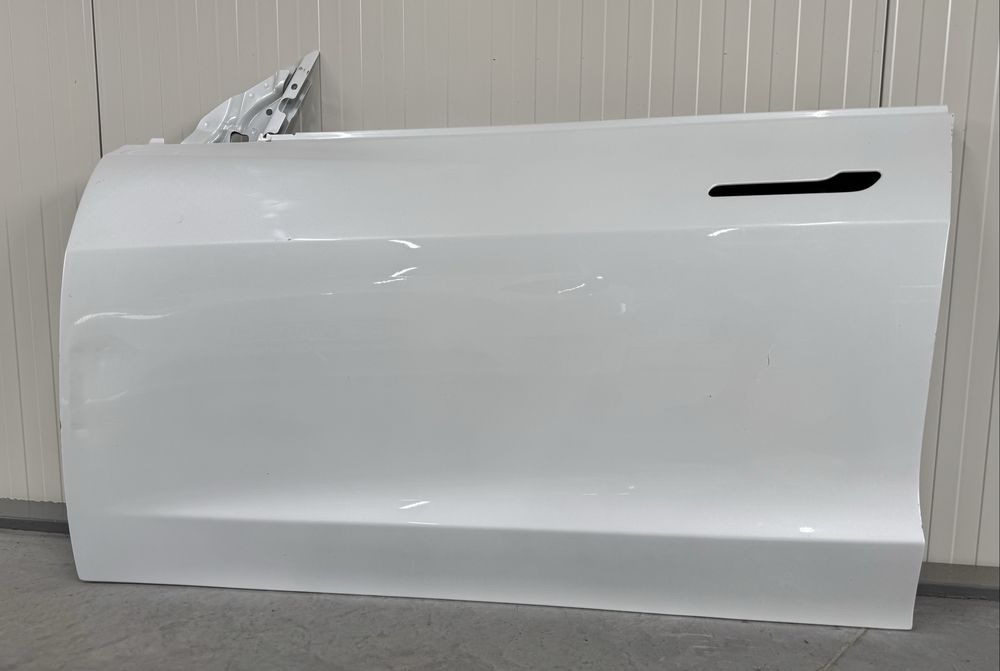 Tesla Model 3 двері передні ліві