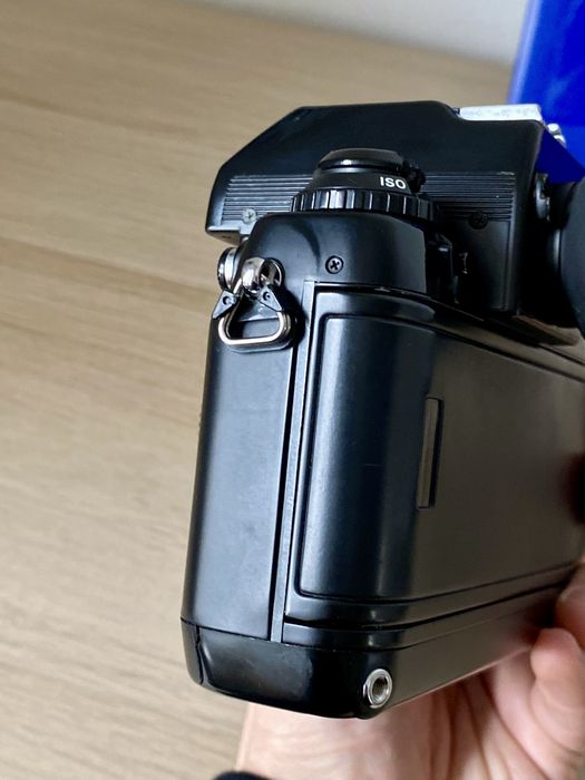 Плівкова фотокамера Nikon F4